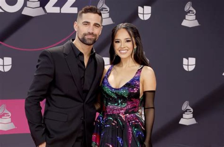 Becky G cantó a cappella una canción favorita de su infancia. LATIN