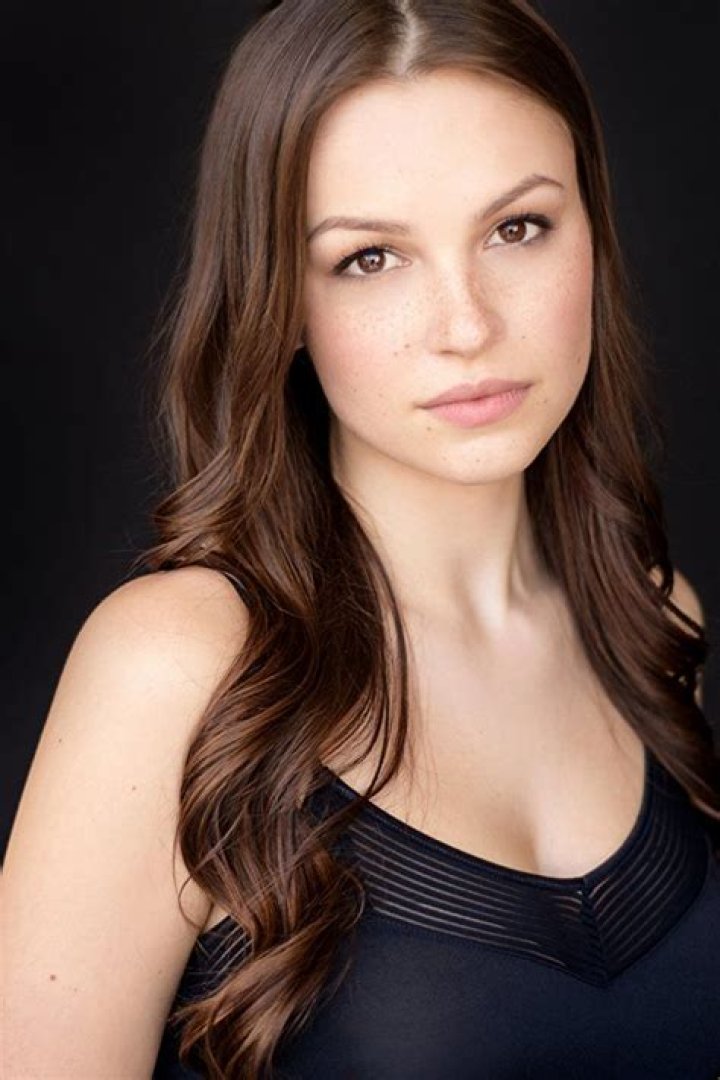 What Plastic Surgery has Kayla Wallace gotten? Lips, Nose Job, Body